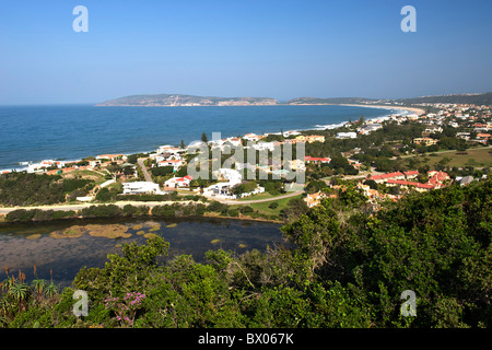 Plettenberg Bay und Robberg Strand an der Garden Route in Südafrika. Stockfoto