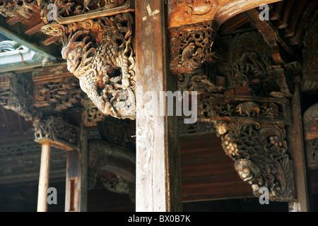 Exquisite geschnitzten Balkenstruktur in Huangs Mansion, Songyang, Lishui, Zhejiang Province, China Stockfoto