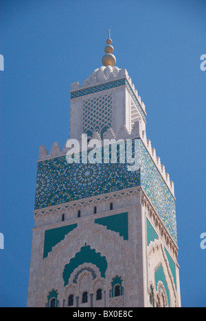 Afrika, Marokko, Casablanca. Die Moschee Hassan II (aka König Hassan Mosque), drittgrößte Moschee der Welt, Minarett Detail. Stockfoto