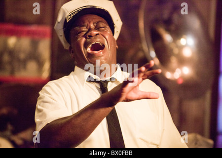 Die Paulin Brothers Blaskapelle spielt in der Preservation Hall in New Orleans, Louisiana. Stockfoto