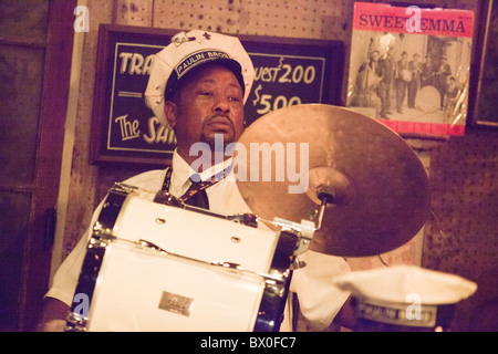 Die Paulin Brothers Blaskapelle spielt in der Preservation Hall in New Orleans, Louisiana. Stockfoto