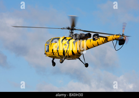 Aerospatiale SA316B III Alouette N9362 Naht, auf dem Breighton Flugplatz landen Stockfoto