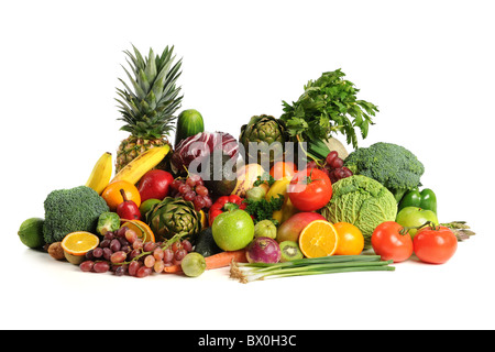 Frisches Obst und Gemüse auf weißem Hintergrund Stockfoto