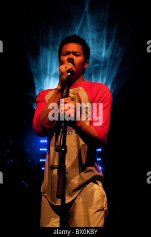 Australische Indie-Rock Band The Temper Trap Durchführung auf der Bühne im Shepherds Bush Empire, London Stockfoto