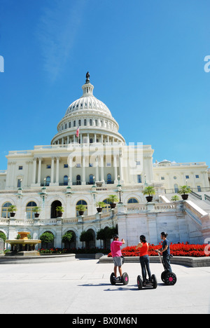 Touristen auf Segway Transportfahrzeuge vor Kapitol in Washington, DC, USA Stockfoto