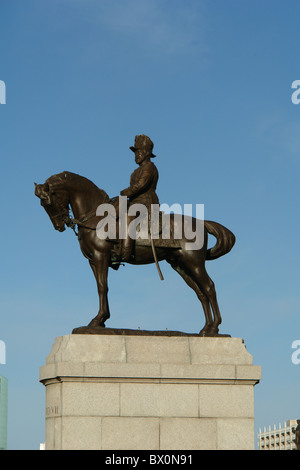 Statue von Edward VII auf dem Pferderücken nach Wiederherstellung der Monarchie und befindet sich an der Pier Head, Liverpool, Merseyside, England, UK Stockfoto