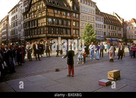 Der Franzose, der französische Mann, erwachsenen Mann, Französisch Mime, Französisch, Mime, street artist, Cathedral Square, La Place de la Cathedrale, Straßburg, Elsass, Frankreich Stockfoto