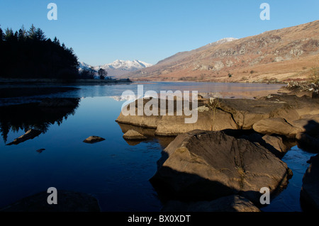 Llynnau Mymbyr und Snowdon Horseshoe bei Sonnenaufgang im Frühling Stockfoto