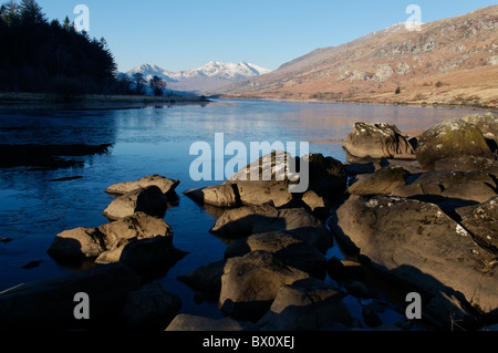 Llynnau Mymbyr und Snowdon Horseshoe bei Sonnenaufgang im Frühling Stockfoto