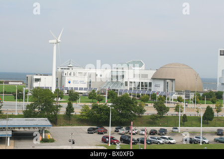 Great Lakes Science Center. Cleveland, Ohio, USA. Windmühle sichtbar. Stockfoto