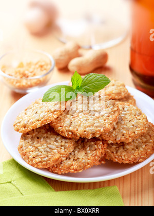 Haufen von Sesam und Sonnenblumen-Samen-cookies Stockfoto