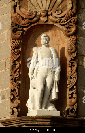 Statue von Ignacio Allende außerhalb der Casa Allende oder Museo Historico de San Miguel de Allende in San Miguel de Allende, Mexiko. Stockfoto