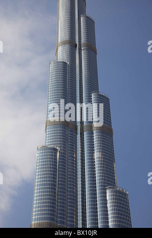 Fensterputzer bei der Arbeit am Burj Khalifa, befindet sich die weltweit höchsten Gebäude, Dubai in den Vereinigten Arabischen Emiraten. Stockfoto