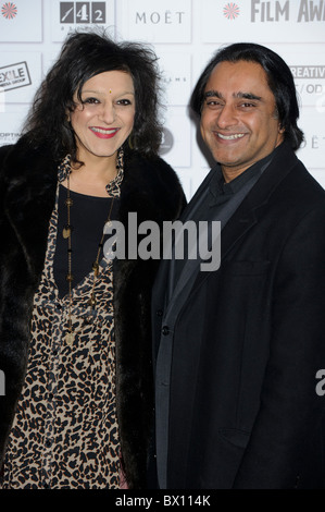 Anjeev Bhaskar und Meera Syal besucht die Moet Independent Film Awards, Old Billingsgate Market, London, 5. Dezember 2010. Stockfoto