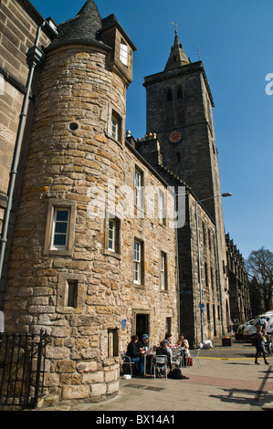 dh St Andrews Universität ST ANDREWS FIFE Touristen Café St Andrews Street St Salvators Uhrturm Schottland salvator Stockfoto