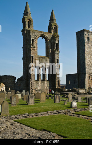 dh St Andrews Cathedral ST ANDREWS FIFE St Andrews East Wall Tower und Grabsteine für den Friedhof in schottland Stockfoto