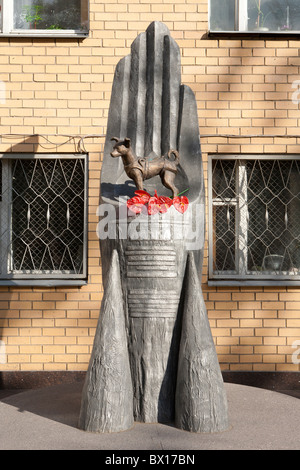 Denkmal für die sowjetischen Klatsch der Hund Laika, das erste Tier zu orbit der Erde am 3. November 1957, in Moskau, Russland war Stockfoto