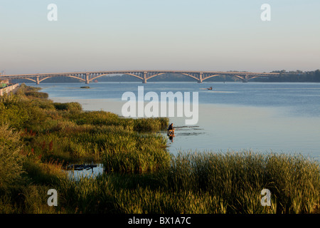 Sportfischerei am Dnepr in Kiew, Ukraine Stockfoto