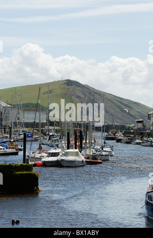 Boote vor Anker in der Marina am Hafen von Aberystwyth, Wales. Stockfoto