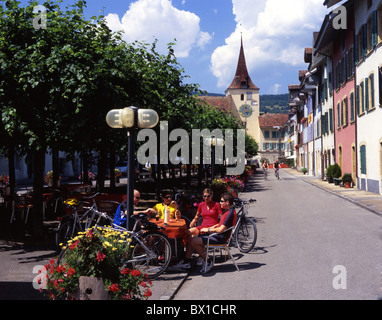 Abenteuer Fahrrad Fahrrad Bike Pause Kanton trinken Gruppe Le Landeron Natur Kanton Neuchâtel Neuenburg Stockfoto