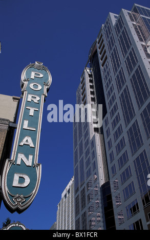 Downtown Portland Oregon Portland Theater USA Amerika USA Architektur Board Schild Werbung d Stockfoto