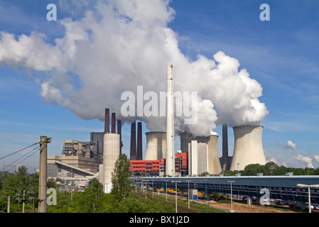 Kraftwerk Neurath mit blauem Himmel Stockfoto