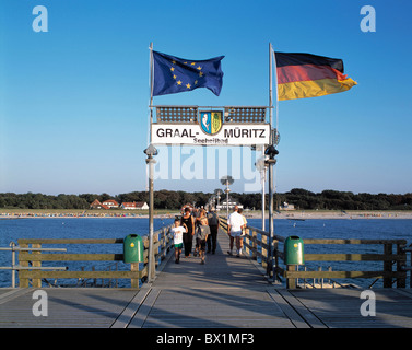 Fahne Flagge Deutschland-Europa-Graal-Müritz See Brücke Meer Wellness Mecklenburg-West Pomerania Ostsee Stockfoto