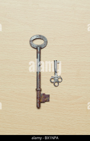 Zwei alte Schlüssel Stockfoto