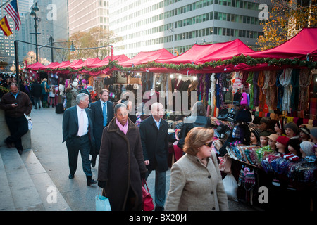 Der Markt für Pauschalreisen in der St.-Bartholomäus Episcopal Church an der Park Avenue in New York Stockfoto