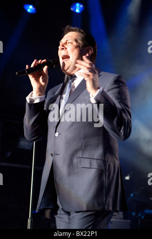 Spandau Ballet erklingt in Sandown Pferderennbahn Stockfoto