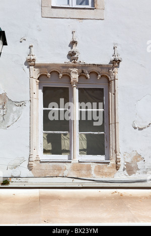 Manuelinischen Fenster (Janela Manuelina) in Sá da Bandeira-Platz in der Stadt Santarém, Portugal. Stockfoto