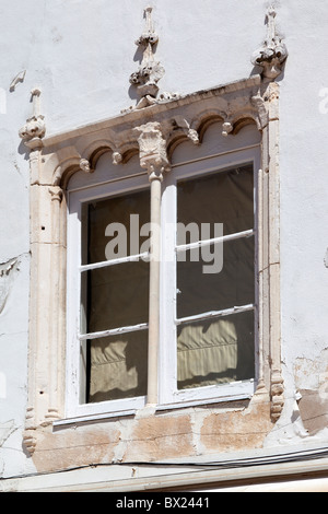 Manuelinischen Fenster (Janela Manuelina) in Sá da Bandeira-Platz in der Stadt Santarém, Portugal. Stockfoto