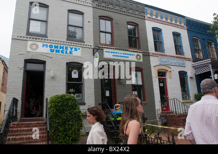 Geschäfte auf der 7th ST südöstlich in der Nähe von osteuropäischen Markt in Washington DC. Stockfoto