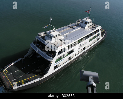 Auto Fähre Autofähre Boot Farbe Farbe Ferries Fähren Fähre Deutschland Europa horizontale See See von Co Stockfoto