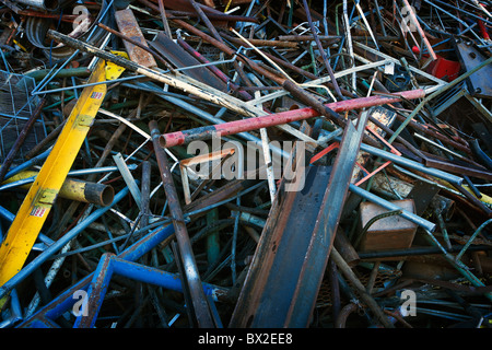 Große Haufen Schrott in einem recycling-Bereich. Stockfoto