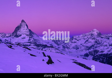 Alpenrock Klippe Tagesanbruch Dent Blanche Gornergrat Matterhorn Berg Panorama Berge Mount C Stockfoto