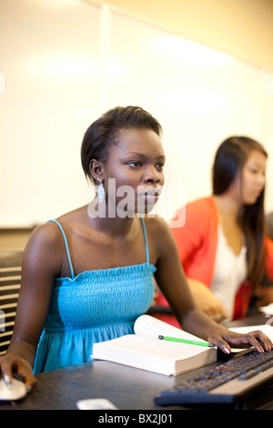Studenten im Computerraum Stockfoto