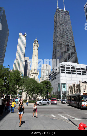 Chicago alten Wasserturm und John Hancock Center Stockfoto