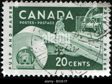 Kanada - ca. 1953: Eine Briefmarke gedruckt in Kanada gewidmet Zellstoff- und Papierindustrie, ca. 1953 Stockfoto