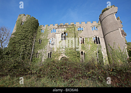 Ruperra Burg, einer verlassenen Burg, in der Nähe von Caerphilly, South Wales, zerstört durch einen Brand im Jahre 1941 und Links zu verschlechtern. Stockfoto