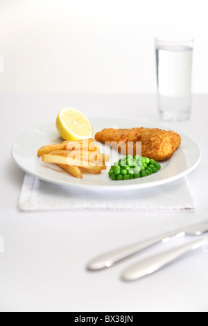 Fisch, Chips und Erbsen Stockfoto