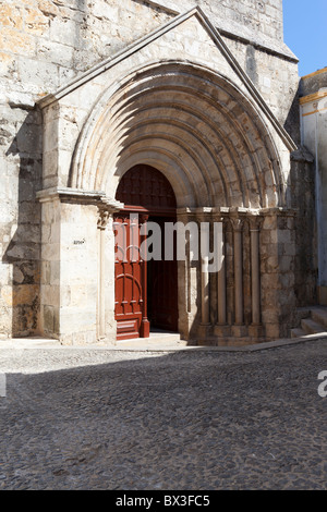 São João de Alporão Kirche von den Johanniter-Rittern erbaut. 12./13. Jahrhundert Romanik und Gotik. Stadt von Santarém, Portugal Stockfoto