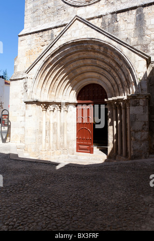 São João de Alporão Kirche von den Johanniter-Rittern erbaut. 12./13. Jahrhundert Romanik und Gotik. Stadt von Santarém, Portugal Stockfoto