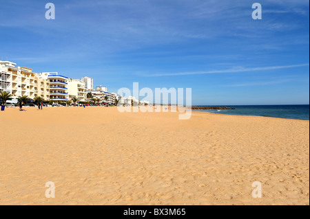 Die breiten, feinsandigen Strand von Quarteira, Algarve, Portugal Stockfoto