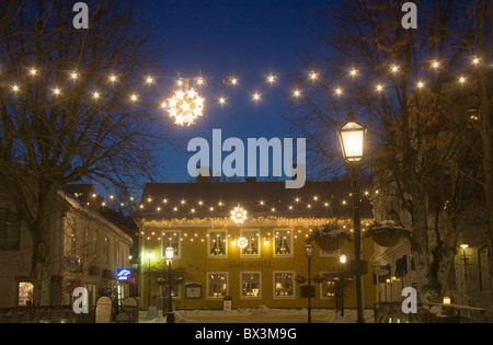 Trosa Kleinstadt von Weihnachten Nachtlicht beleuchtet Dekorationen winter Stockfoto