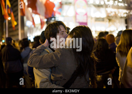 Ein paar Küsse im Kennedy Park, Miraflores, Lima, Peru. Stockfoto