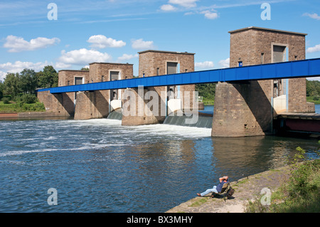 Damm, Fluss Ruhr, Duisburg, Deutschland. Stockfoto