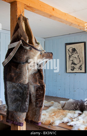 Hose aus Pelz im Traditionshaus im Musée Uummannaq Nord-Grönland, Grönland Stockfoto