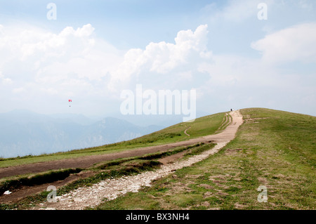 Gipfel des Monte Baldo, über Malcesine am Gardasee in Norditalien Stockfoto