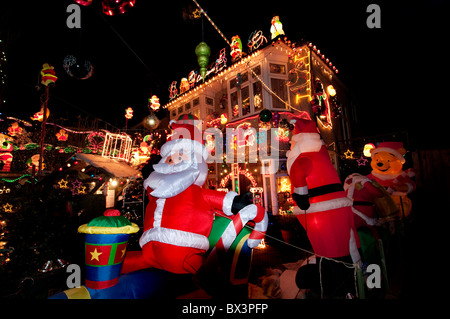 Häuser in Süd-London hoch dekoriert zu Weihnachten Stockfoto